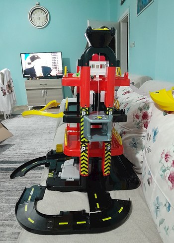 Renkli Çok Katlı Oyuncak Araba Parkı 2 parçası eksik - Görsel 2