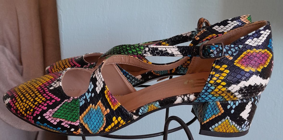 Renkli Yılan Derisi Desenli Tokalı Topuklu Kadın Ayakkabı - Görsel 3