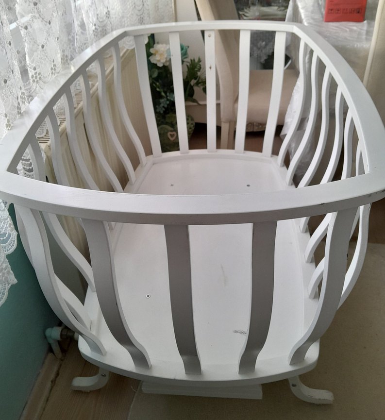 Beyaz Ahşap Bebek Beşiği sallanır - Görsel 2