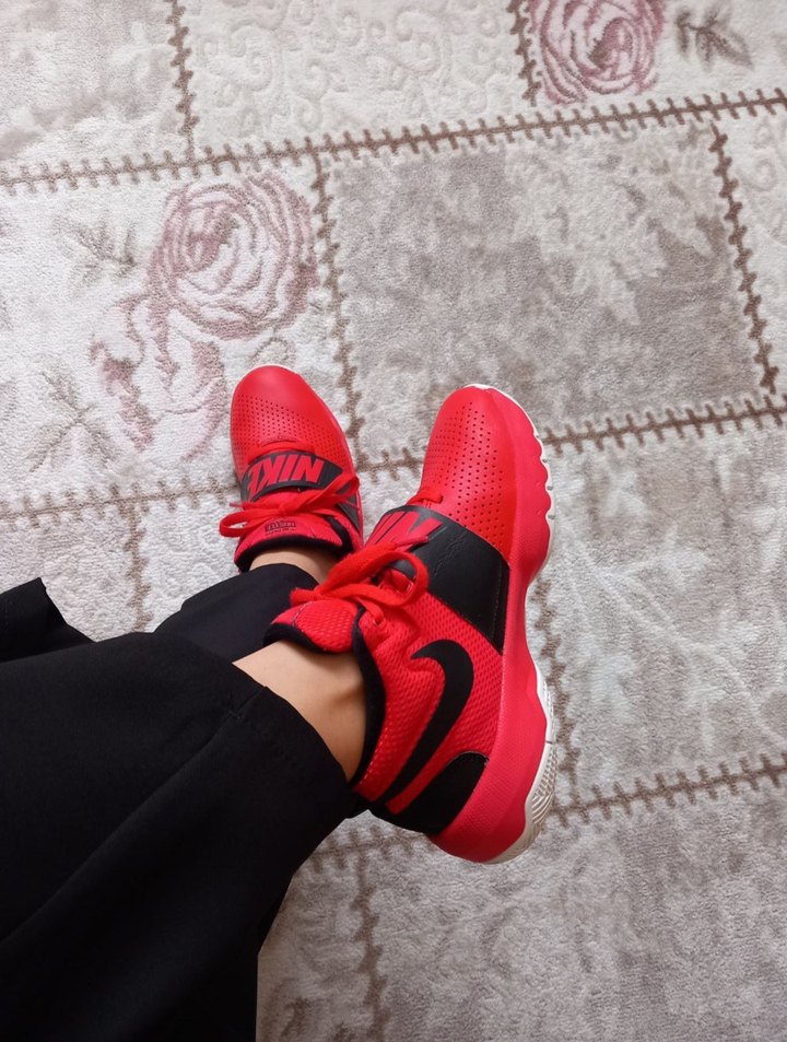 Nike Team Hustle D8(GS) Kırmızı Ayakkabı - Görsel 2