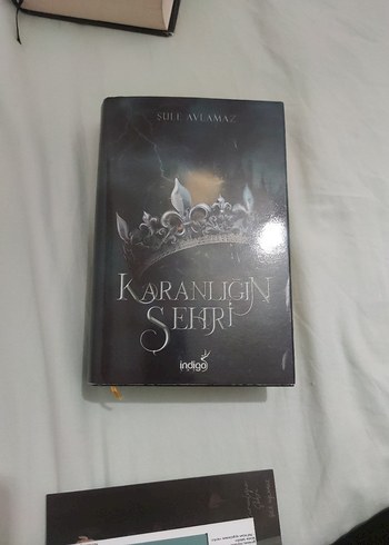 karanlığin şehri 1 ve 2 ciltli - Görsel 3