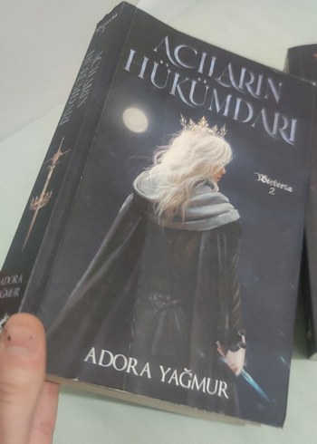 Adora Yağmur - Acıların Hükümdarı & Varisleri Oyunu - Görsel 2