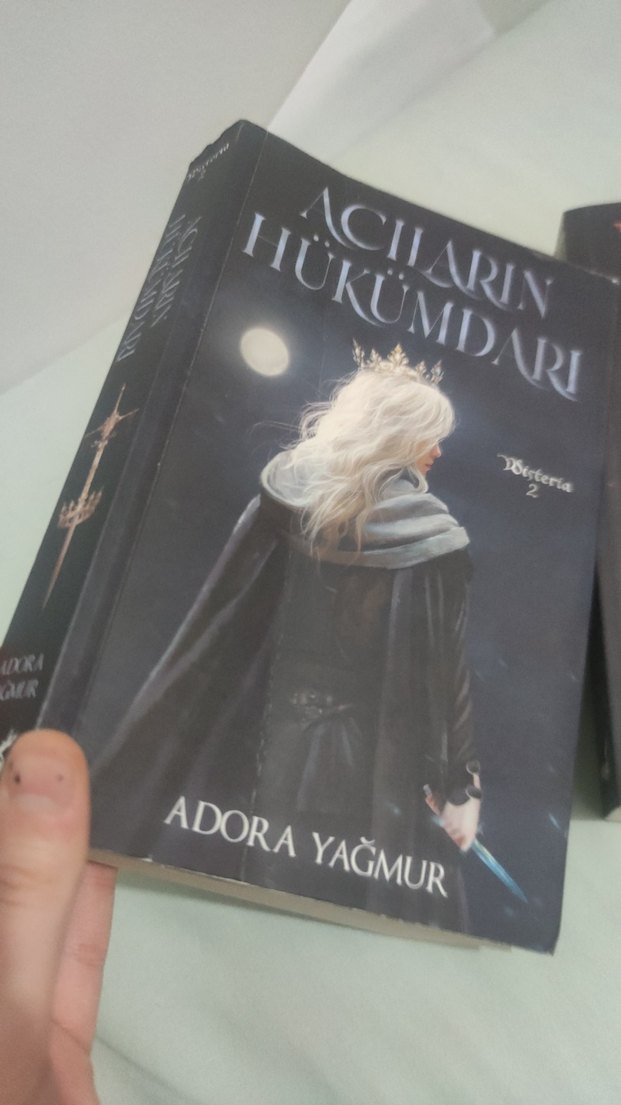 Adora Yağmur - Acıların Hükümdarı & Varisleri Oyunu - Görsel 2