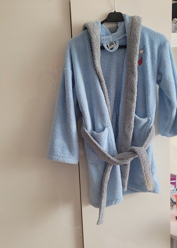 Mavi ve Gri Nakışlı Erkek Çocuk Bornozu - Görsel 3