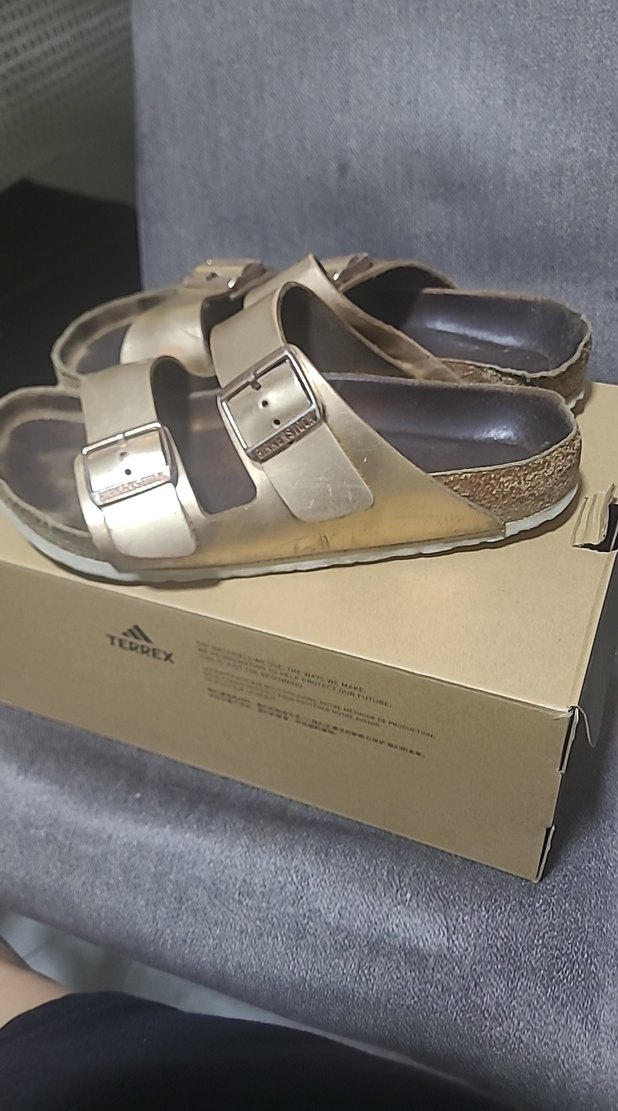 birkenstock orjinal Altin Renkli Tokalı Kadın Terlik - Görsel 3