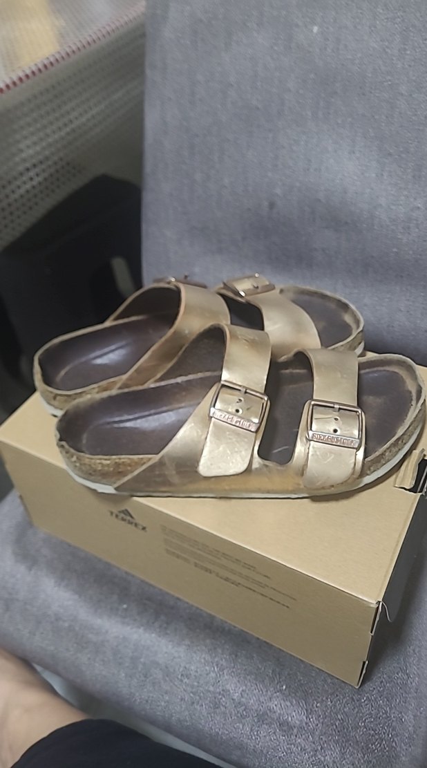 birkenstock orjinal Altin Renkli Tokalı Kadın Terlik - Görsel 5