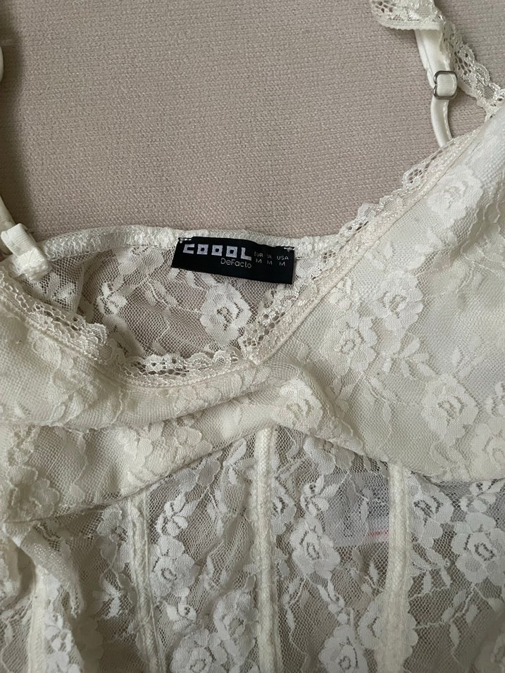 Dantel Detaylı Beyaz Straplez Bustiyer - Görsel 4