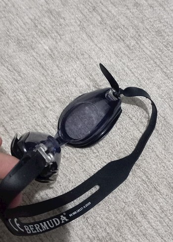 Siyah Tokalı Bermuda Yüzücü Gözlüğü - Görsel 3