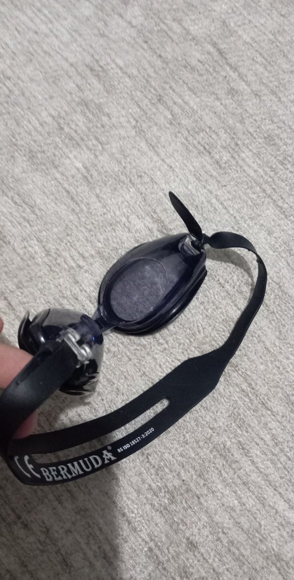 Siyah Tokalı Bermuda Yüzücü Gözlüğü - Görsel 3