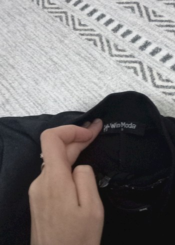 Siyah Yüksek Yakalı Kısa Kollu Kadın Tulum - Görsel 2