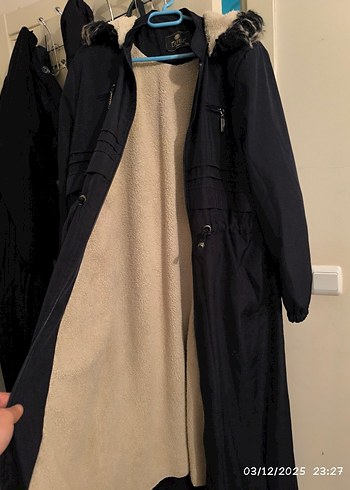 Kürklü lacivert Uzun Kadın parka - Görsel 4