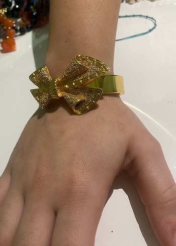 Altın Renkli Fiyonk Detaylı Kadın El Zinciri - Görsel 3