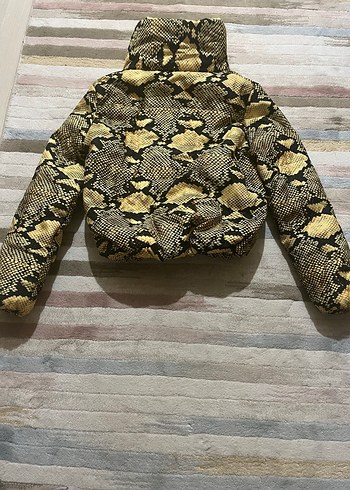 Kahverengi Yılan Desenli Kısa Kürklü Kadın Mont - Görsel 2