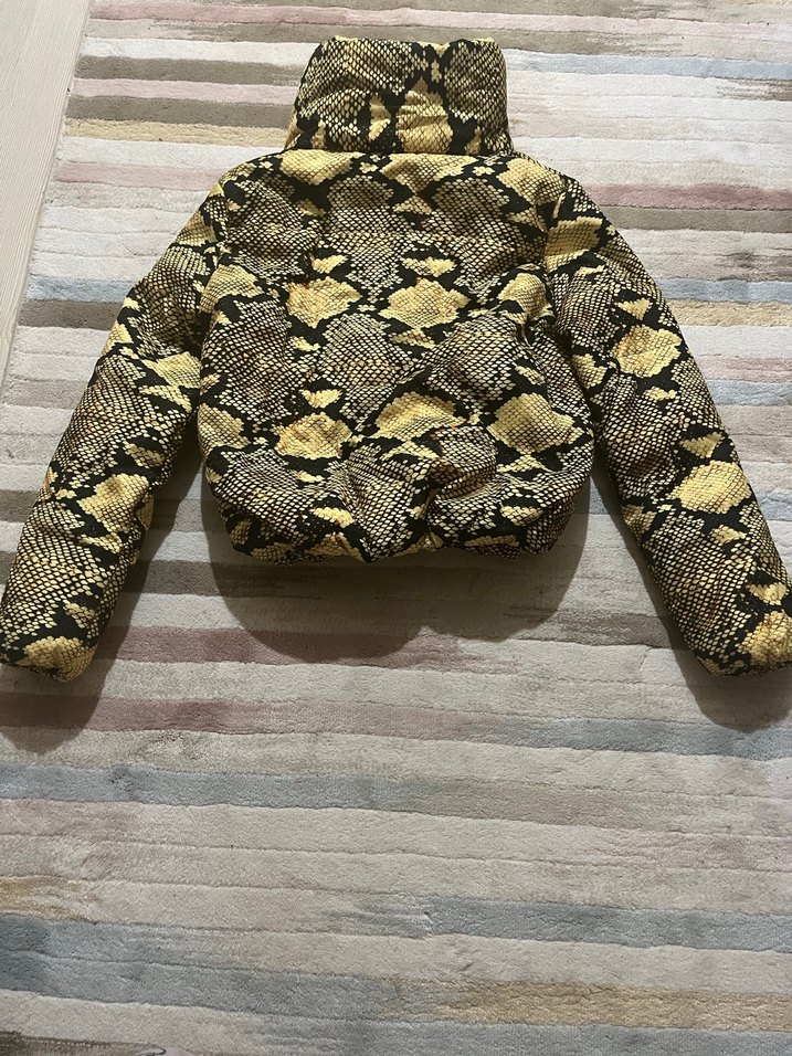 Kahverengi Yılan Desenli Kısa Kürklü Kadın Mont - Görsel 2