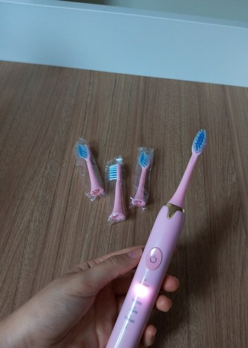 Pembe Elektrikli Diş Fırçası ve Yedek Başlıklar - Görsel 3