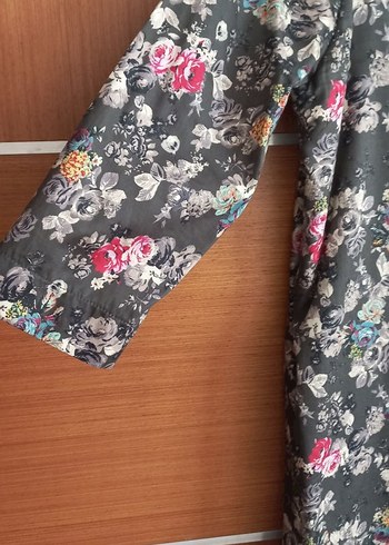 Gri Çiçek Desenli 3/4  Kollu Midi Elbise - Görsel 3