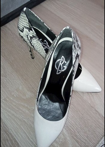 Beyaz Yılan Desenli Stiletto - Görsel 2