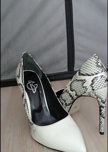Beyaz Yılan Desenli Stiletto - Görsel 4