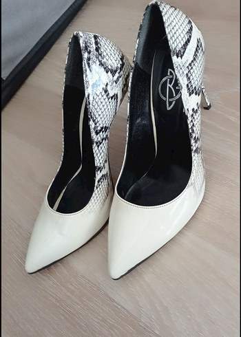 Beyaz Yılan Desenli Stiletto - Görsel 3