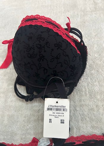 Kırmızı Detaylı Siyah Gotik Sütyen Takımı - Görsel 4