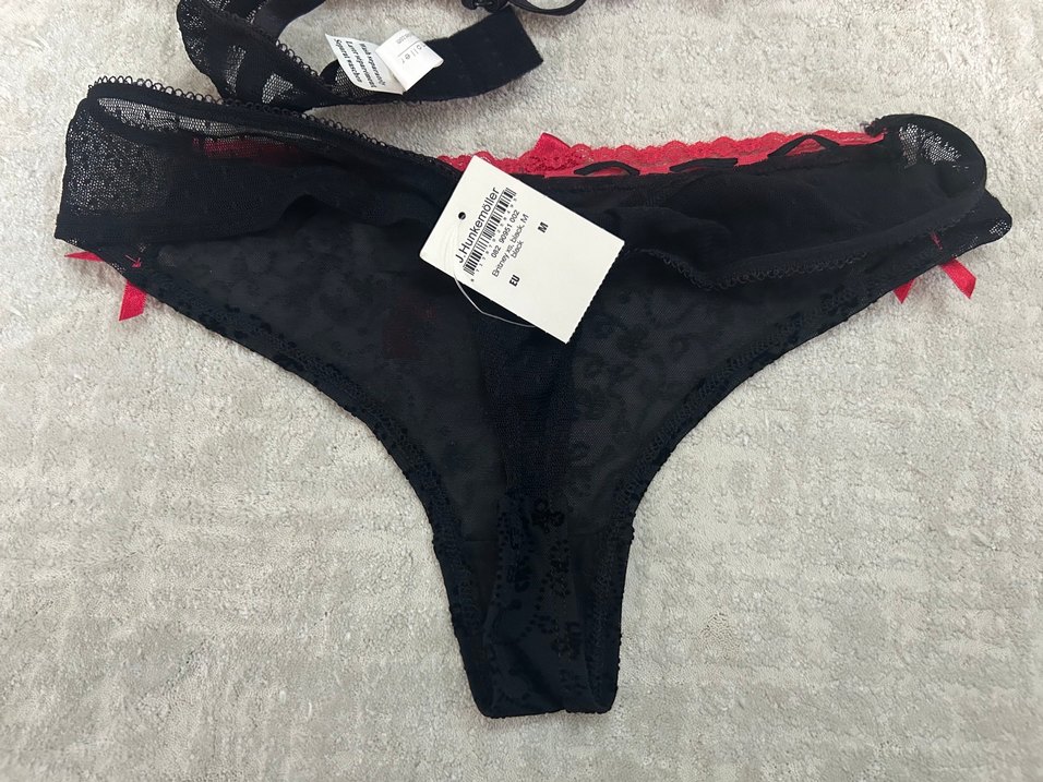 Kırmızı Detaylı Siyah Gotik Sütyen Takımı - Görsel 3