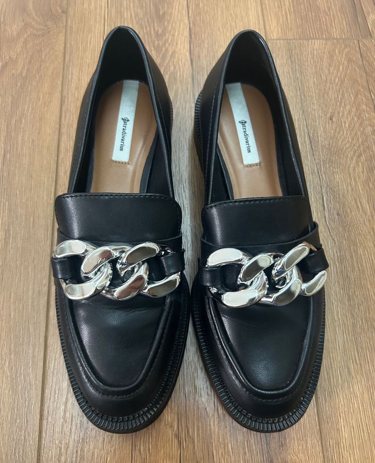 Zincir Detaylı Siyah Deri Topuklu Loafer - Görsel 2