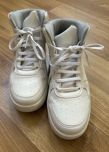 Beyaz Bağcıklı Kadın Spor Ayakkabı - Görsel 2