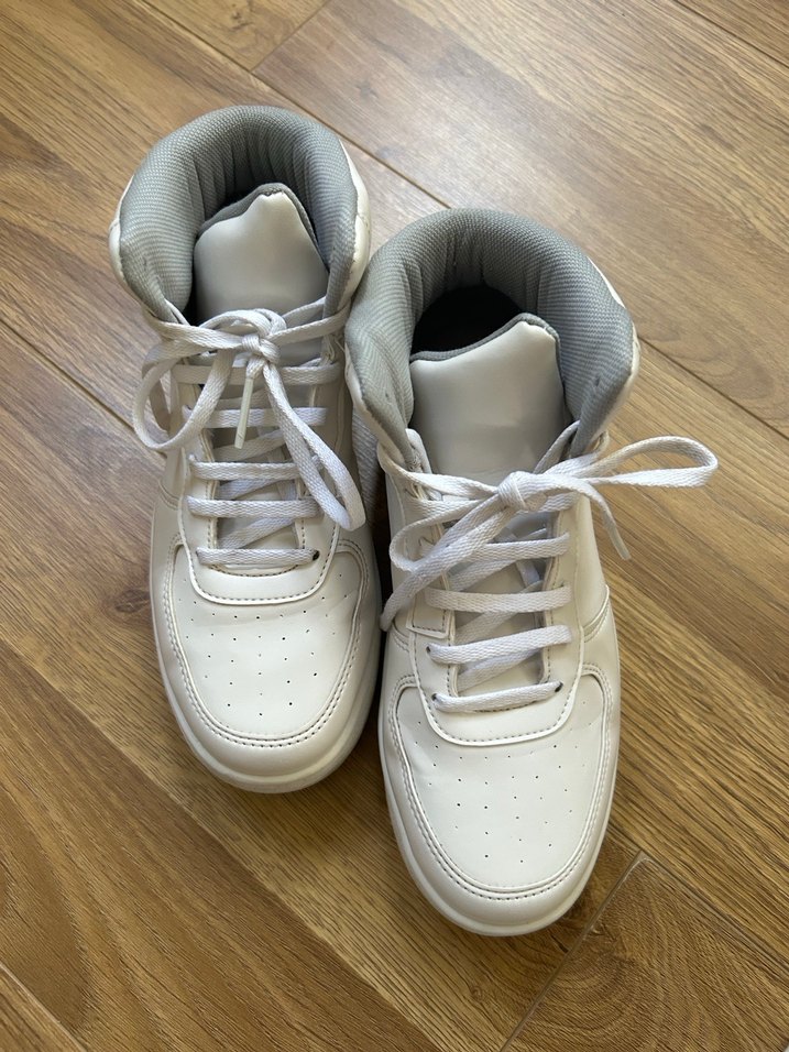 Beyaz Bağcıklı Kadın Spor Ayakkabı - Görsel 3