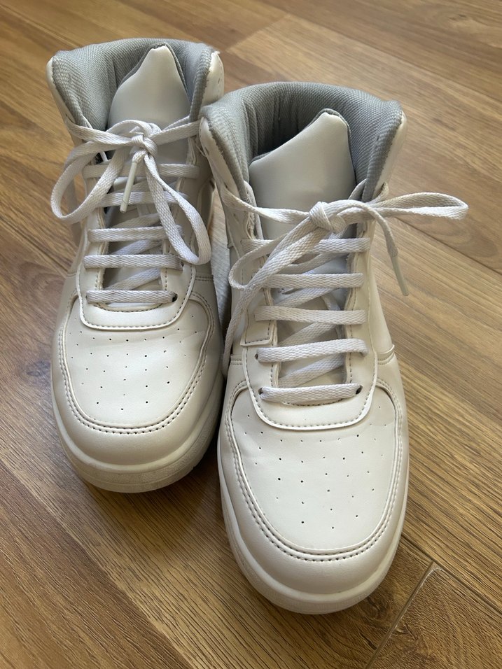 Beyaz Bağcıklı Kadın Spor Ayakkabı - Görsel 2