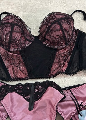 Nakışlı Pembe Gotik Büstiyer ve Külot Takımı - Görsel 3
