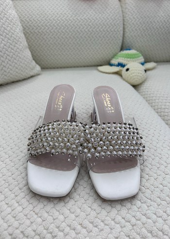 İnci ve Taş Süslemeli Beyaz Topuklu Ayakkabı - Görsel 3