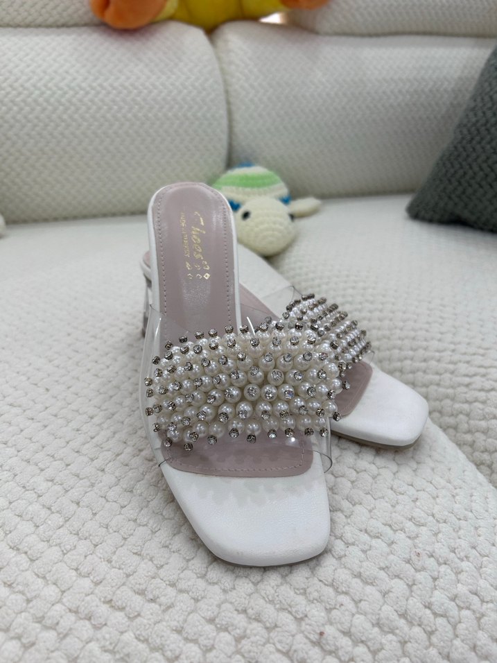 İnci ve Taş Süslemeli Beyaz Topuklu Ayakkabı - Görsel 2