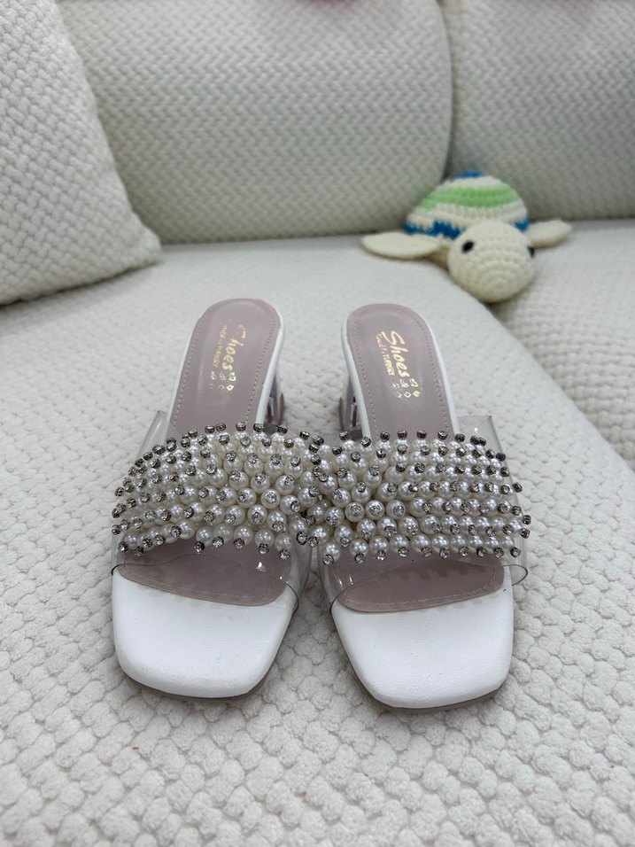 İnci ve Taş Süslemeli Beyaz Topuklu Ayakkabı - Görsel 3