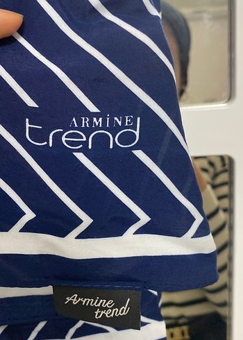 Kadın lacivert armine eşarp - Görsel 3