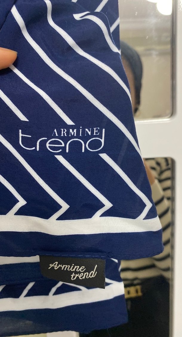 Kadın lacivert armine eşarp - Görsel 3