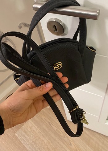 Klasik Siyah Tokalı Kadın Çantası - Görsel 2