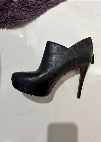Siyah Deri Topuklu Kadın Bot - Görsel 4