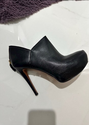 Siyah Deri Topuklu Kadın Bot - Görsel 3