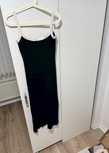 Siyah Askılı Midi Elbise - Görsel 3