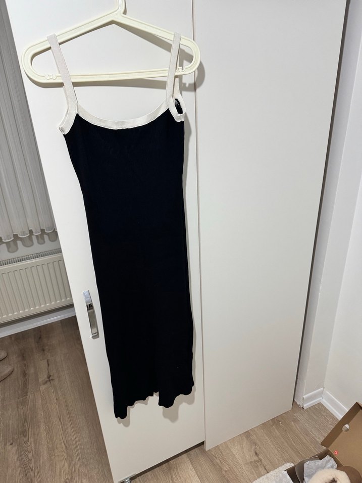 Siyah Askılı Midi Elbise - Görsel 3