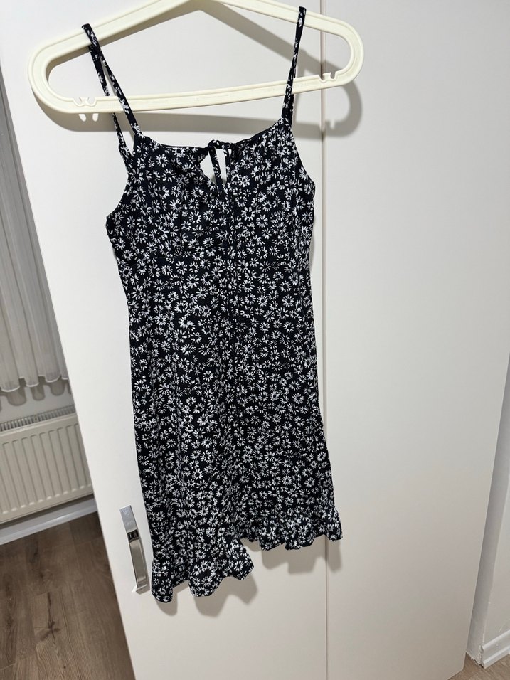 Siyah çiçekli elbise - Görsel 2