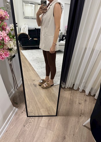 Düğmeli Bej Deri Kolsuz Midi ceket - Görsel 2