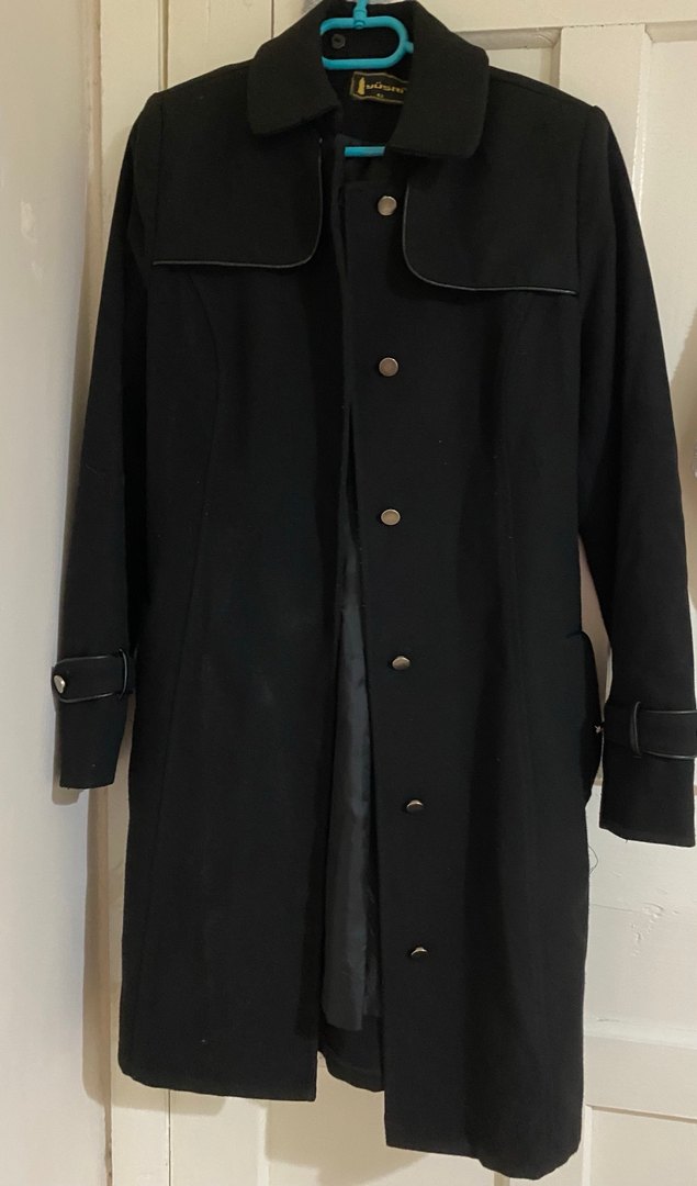 Düğmeli Siyah Kaban - Görsel 3