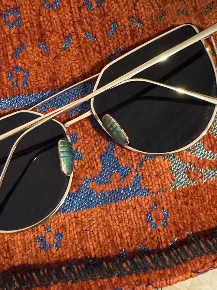 Altın Çerçeveli Geometrik Güneş Gözlüğü - Görsel 2