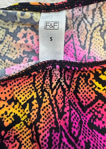 Renkli Yılan Desenli Zincir Detaylı Bikini - Görsel 3