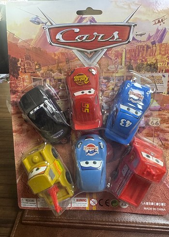 Renkli Cars Temalı Oyuncak Arabalar Seti