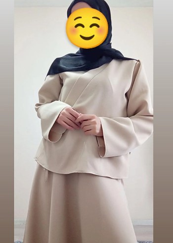 Bej rengi kruvaza yakalı kimono ve kloş etek takım - Görsel 2