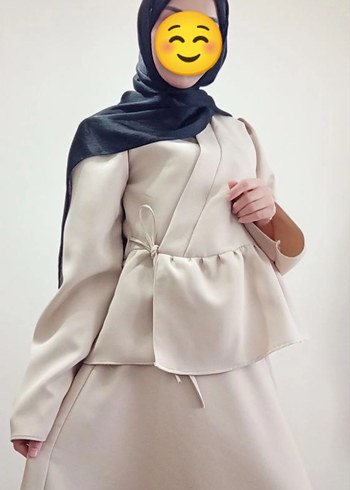 Bej rengi kruvaza yakalı kimono ve kloş etek takım - Görsel 3