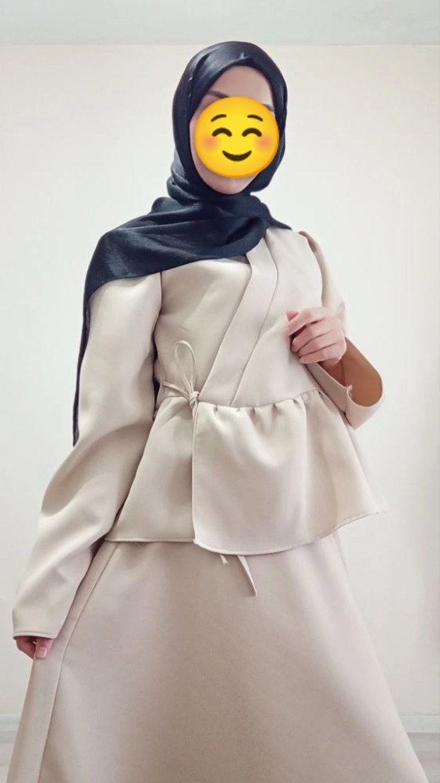 Bej rengi kruvaza yakalı kimono ve kloş etek takım - Görsel 3