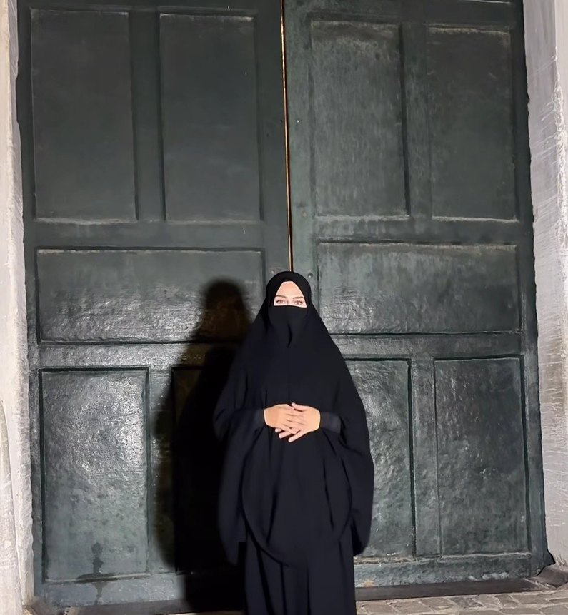 Kadın Siyah Dökümlü süper soft krep kumaşı çarşafı şerifimiz - Görsel 3